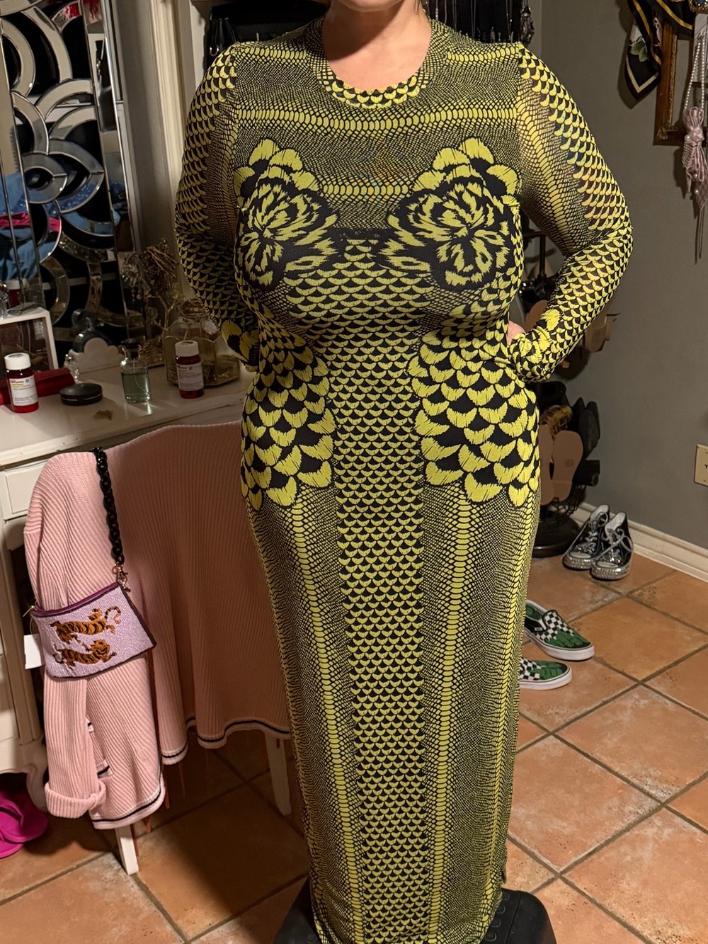 Long Sleeve Patterned Maxi Dress in Yellow and Black